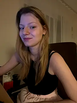 Snapshot of MaryHiggins chatting on 11-23-25, 04:07 MaryHiggins online show from 11-23-25, 04:07