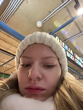 Snapshot of MaryHiggins chatting on 11-24-25, 01:55 MaryHiggins online show from 11-24-25, 01:55