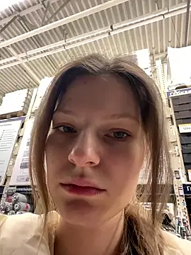 Snapshot of MaryHiggins chatting on 12-15-25, 01:59 MaryHiggins online show from 12-15-25, 01:59