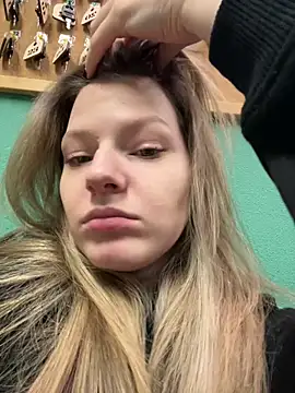 Snapshot of MaryHiggins chatting on 12-17-25, 09:04 MaryHiggins online show from 12-17-25, 09:04