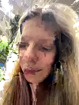 Snapshot of MaryHiggins chatting on 12-20-25, 12:45 MaryHiggins online show from 12-20-25, 12:45