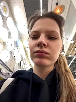 Snapshot of MaryHiggins chatting on 12-21-25, 03:19 MaryHiggins online show from 12-21-25, 03:19