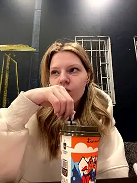 Snapshot of MaryHiggins chatting on 01-13-26, 04:34 MaryHiggins online show from 01-13-26, 04:34