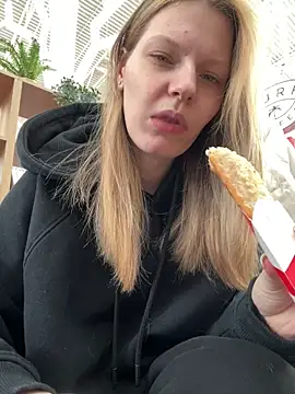 Snapshot of MaryHiggins chatting on 02-06-26, 11:24 MaryHiggins online show from 02-06-26, 11:24