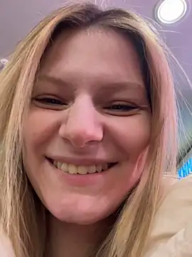 Snapshot of MaryHiggins chatting on 02-14-26, 04:59 MaryHiggins online show from 02-14-26, 04:59