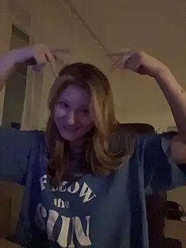 Snapshot of MaryHiggins chatting on 02-18-26, 09:33 MaryHiggins online show from 02-18-26, 09:33