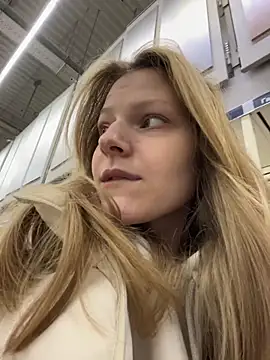 Snapshot of MaryHiggins chatting on 02-19-26, 01:29 MaryHiggins online show from 02-19-26, 01:29