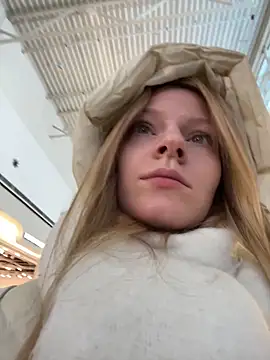 Snapshot of MaryHiggins chatting on 02-20-26, 02:28 MaryHiggins online show from 02-20-26, 02:28