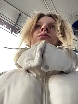 Snapshot of MaryHiggins chatting on 03-01-26, 09:11 MaryHiggins online show from 03-01-26, 09:11