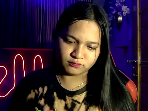 Snapshot of EmpressYna chatting on 11-04-25, 08:35 EmpressYna online show from 11-04-25, 08:35