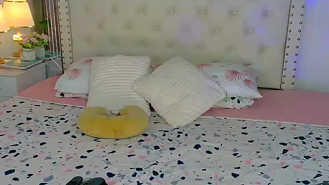 Snapshot of Ariana_girlhots chatting on 01-18-26, 06:17 Ariana girlhots online show from 01-18-26, 06:17