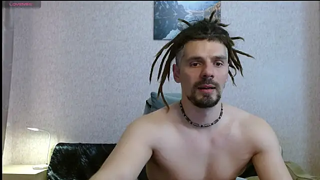Snapshot of Aestheticguy101 chatting on 05-11-26, 04:37 Aestheticguy101 online show from 05-11-26, 04:37