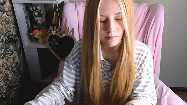 sarakaell online show from 07-11-26, 02:25