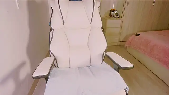 Girl  Funny online show from 02-09-25, 01:25