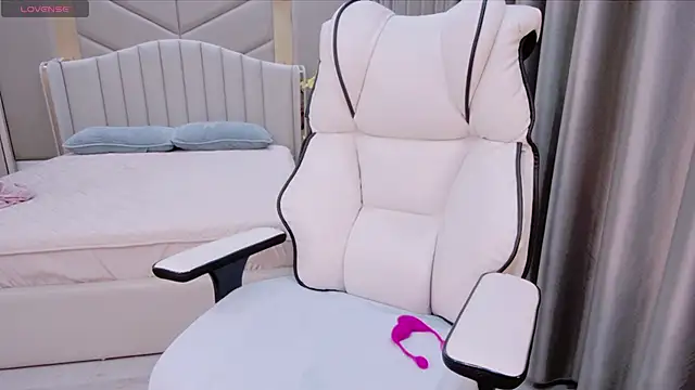 Girl  Funny online show from 03-20-25, 01:48