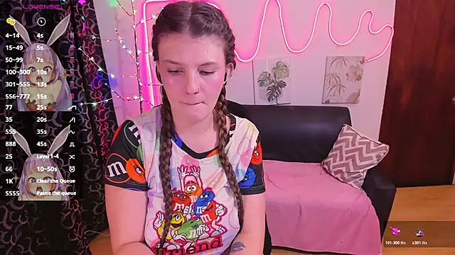 Snapshot of MillySandlerr chatting on 12-21-25, 01:51 MillySandlerr online show from 12-21-25, 01:51