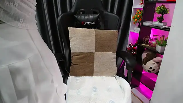 Snapshot of Yuki-yio chatting on 03-14-25, 07:37 Yuki-yio online show from 03-14-25, 07:37