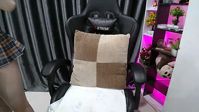 Snapshot of Yuki-yio chatting on 03-17-25, 01:24 Yuki-yio online show from 03-17-25, 01:24