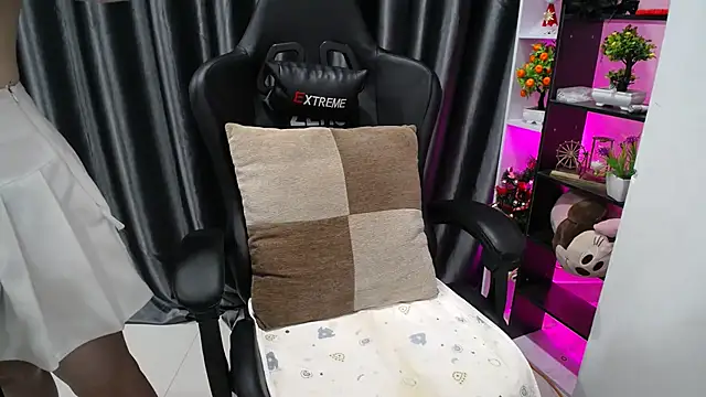 Snapshot of Yuki-yio chatting on 03-20-25, 01:24 Yuki-yio online show from 03-20-25, 01:24