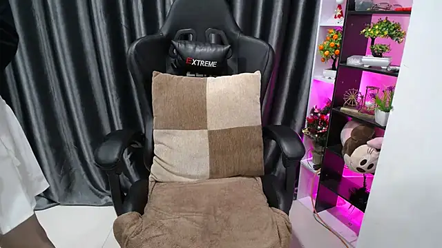 Snapshot of Yuki-yio chatting on 03-23-25, 12:36 Yuki-yio online show from 03-23-25, 12:36