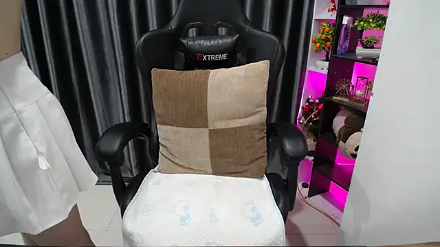 Snapshot of Yuki-yio chatting on 09-09-25, 01:05 Yuki-yio online show from 09-09-25, 01:05