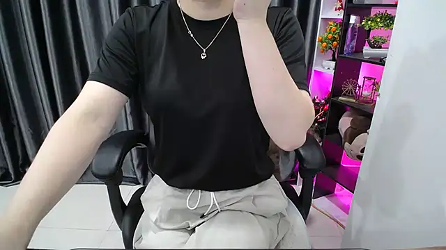 Snapshot of Yuki-yio chatting on 09-13-25, 01:16 Yuki-yio online show from 09-13-25, 01:16