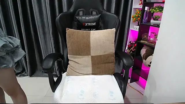 Snapshot of Yuki-yio chatting on 09-14-25, 12:32 Yuki-yio online show from 09-14-25, 12:32