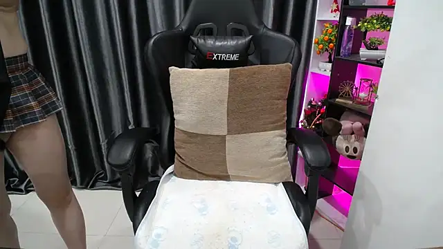 Snapshot of Yuki-yio chatting on 10-01-25, 02:39 Yuki-yio online show from 10-01-25, 02:39