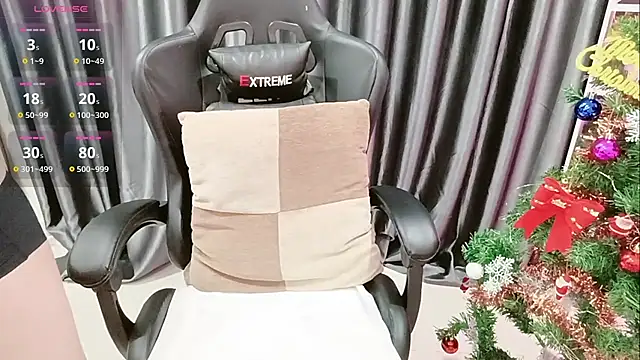 Snapshot of Yuki-yio chatting on 12-15-25, 01:21 Yuki-yio online show from 12-15-25, 01:21