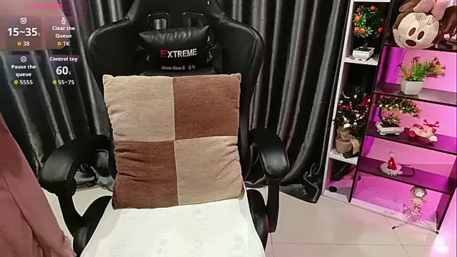 Snapshot of Yuki-yio chatting on 12-22-25, 01:24 Yuki-yio online show from 12-22-25, 01:24