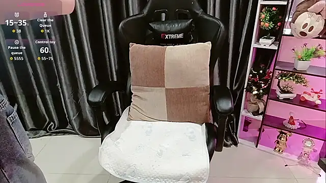 Snapshot of Yuki-yio chatting on 01-08-26, 01:19 Yuki-yio online show from 01-08-26, 01:19