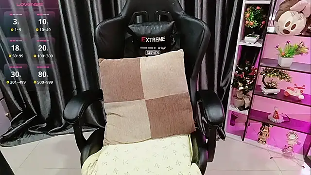 Snapshot of Yuki-yio chatting on 01-10-26, 01:18 Yuki-yio online show from 01-10-26, 01:18