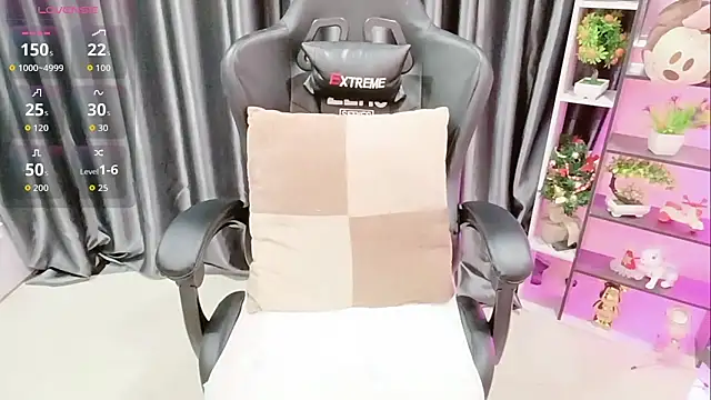 Snapshot of Yuki-yio chatting on 01-19-26, 01:20 Yuki-yio online show from 01-19-26, 01:20