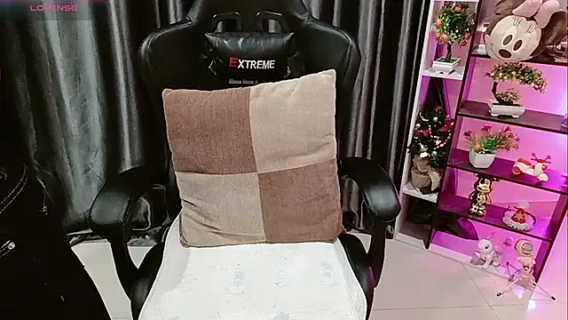 Snapshot of Yuki-yio chatting on 02-02-26, 01:15 Yuki-yio online show from 02-02-26, 01:15