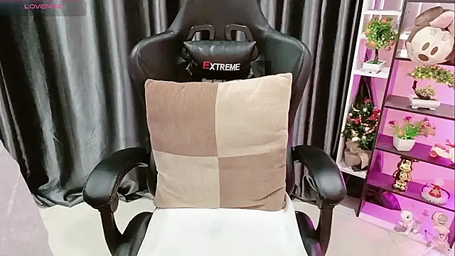 Snapshot of Yuki-yio chatting on 02-06-26, 01:21 Yuki-yio online show from 02-06-26, 01:21