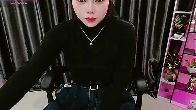 Snapshot of Yuki-yio chatting on 02-12-26, 01:11 Yuki-yio online show from 02-12-26, 01:11