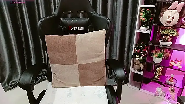 Snapshot of Yuki-yio chatting on 02-24-26, 01:25 Yuki-yio online show from 02-24-26, 01:25