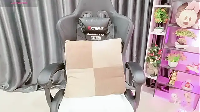 Snapshot of Yuki-yio chatting on 02-28-26, 01:17 Yuki-yio online show from 02-28-26, 01:17