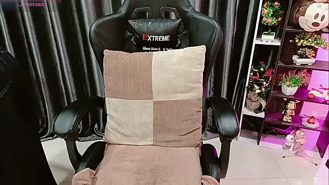 Snapshot of Yuki-yio chatting on 03-03-26, 01:12 Yuki-yio online show from 03-03-26, 01:12