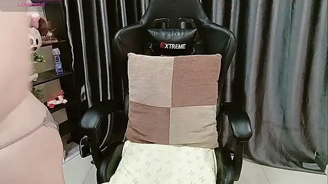 Snapshot of Yuki-yio chatting on 03-07-26, 01:24 Yuki-yio online show from 03-07-26, 01:24