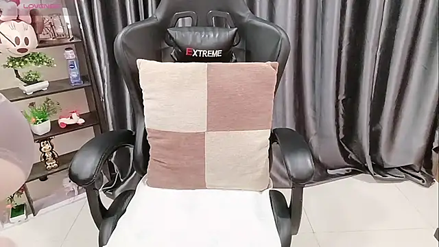 Snapshot of Yuki-yio chatting on 03-10-26, 01:10 Yuki-yio online show from 03-10-26, 01:10