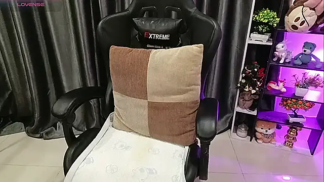 Yuki-yio online show from 04-21-26, 01:18