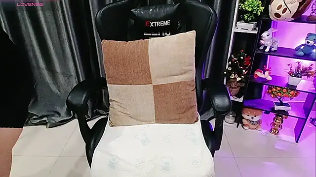 Yuki-yio online show from 04-24-26, 01:19