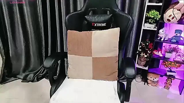 Yuki-yio online show from 04-28-26, 01:15