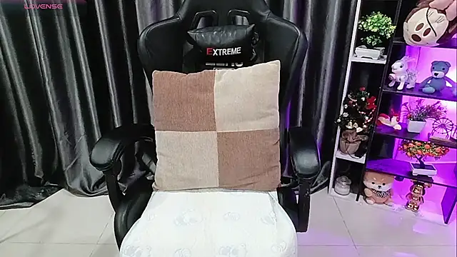 Yuki-yio online show from 04-29-26, 01:21