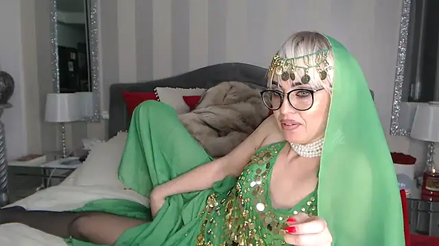 LuanaColucci online show from 12-14-24, 05:36