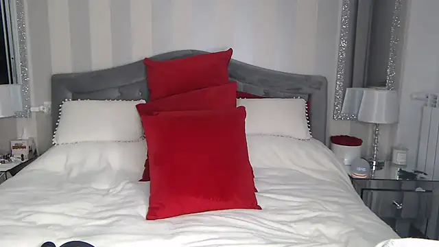 Snapshot of LuanaColucci chatting on 02-12-26, 02:45 LuanaColucci online show from 02-12-26, 02:45