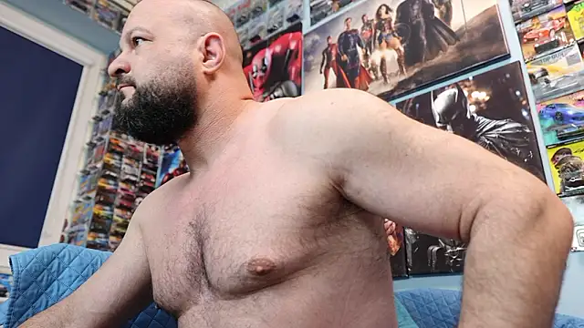 Snapshot of Muscle_Bear chatting on 03-10-26, 05:56 Muscle Bear online show from 03-10-26, 05:56