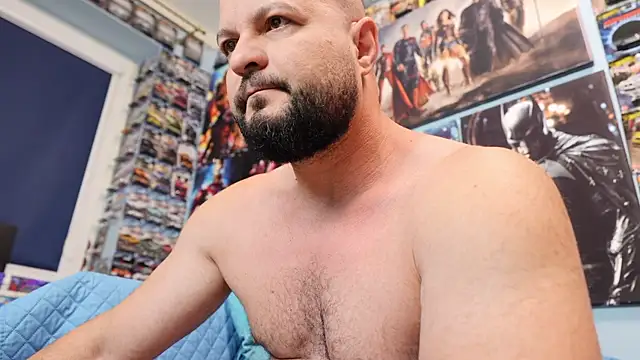 Snapshot of Muscle_Bear chatting on 06-14-26, 05:53 Muscle Bear online show from 06-14-26, 05:53