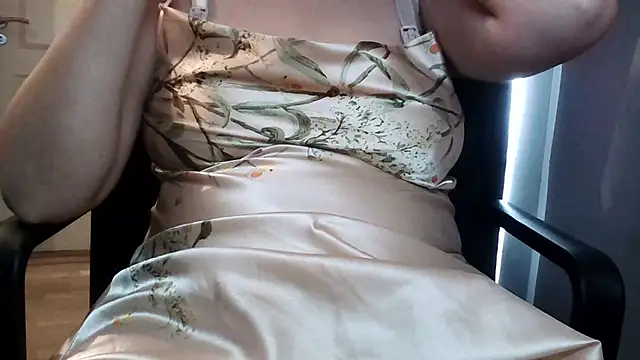 Snapshot of Nora_NRI chatting on 10-22-25, 09:31 Nora NRI online show from 10-22-25, 09:31